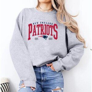 Vintage New England Patriots Sweatshirt – Retro NFL Football Crewneck